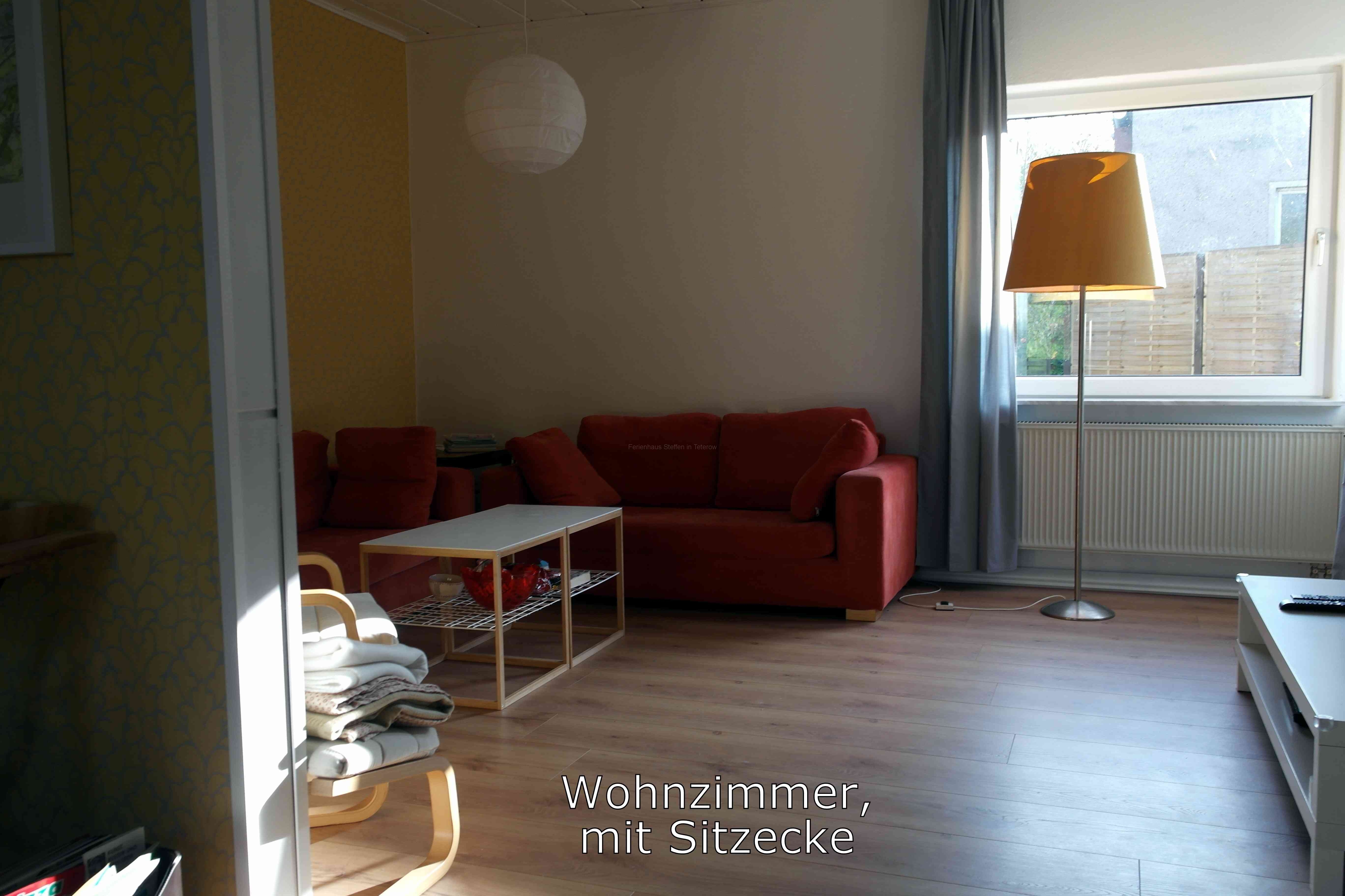 Wohnzimmer mit Sitzecke - Ferienhaus Steffen in Teterow.jpg